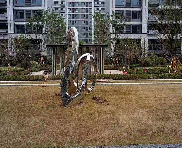 不锈钢雕塑3